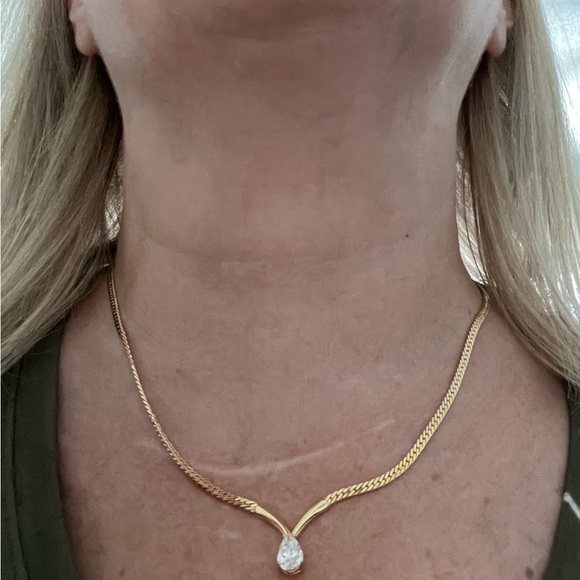 Pear shaped faux diamond necklace with gold chain . New in box. - Picture 3 of 3